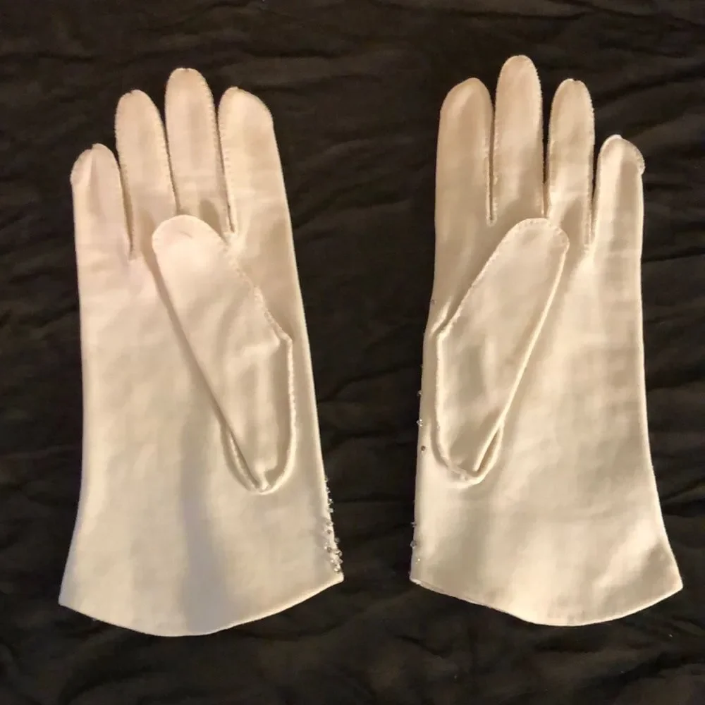 Vintage White Ladies Gloves With Clear Beading